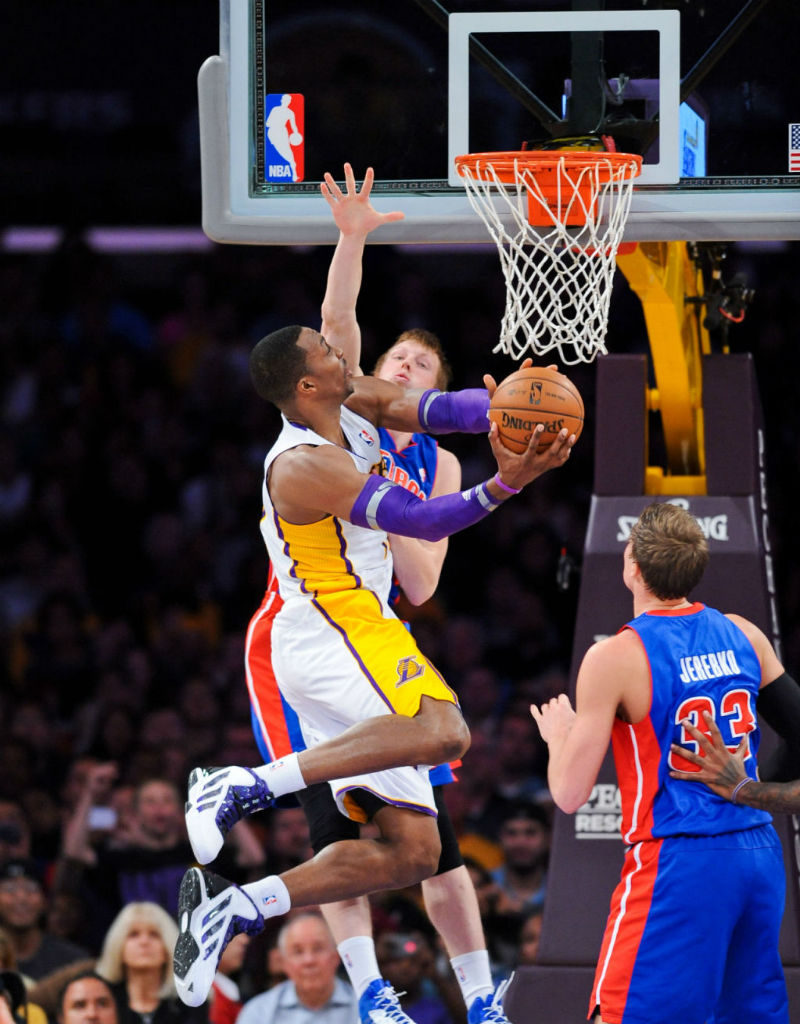 Dwight Howard wearing adidas adiPower Howard Lakers Home (3)