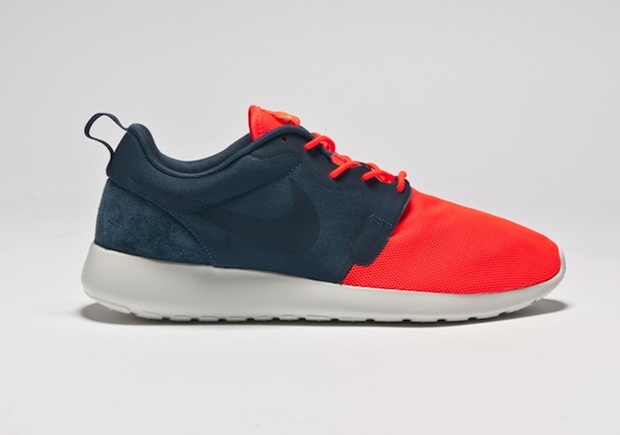 nike roshe run hyperfuse red