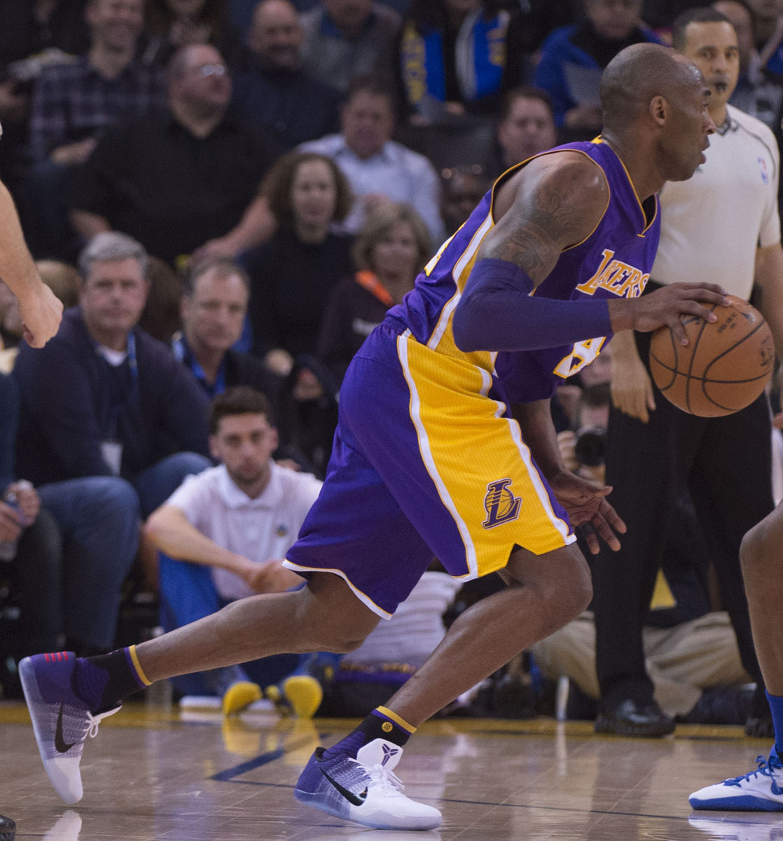 kobe bryant wearing kobe 11