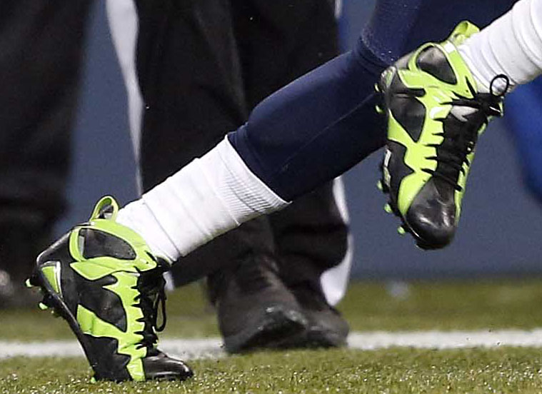 Earl Thomas wearing Air Jordan VII 7 Black/Green PE Cleats (6)