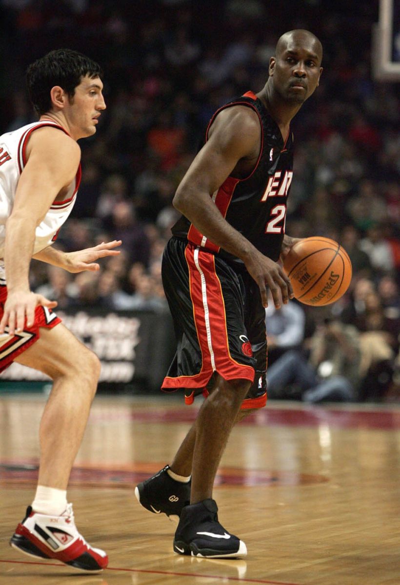 Flashback Gary Payton in the Nike Zoom Flight Glove Complex