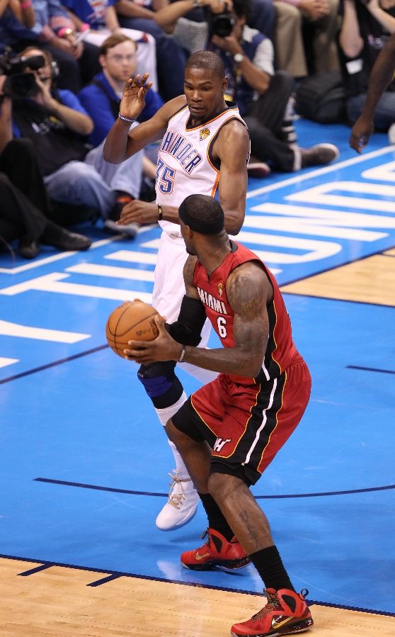 LeBron James wears Nike LeBron 9 P.S. Elite Finals Red (11)