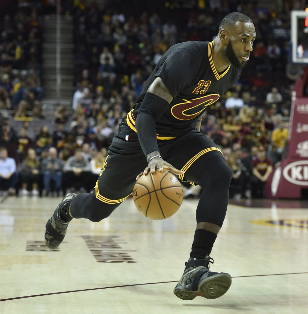 lebron james wearing lebron soldier 12