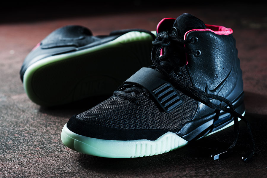 nike yeezy 2 black