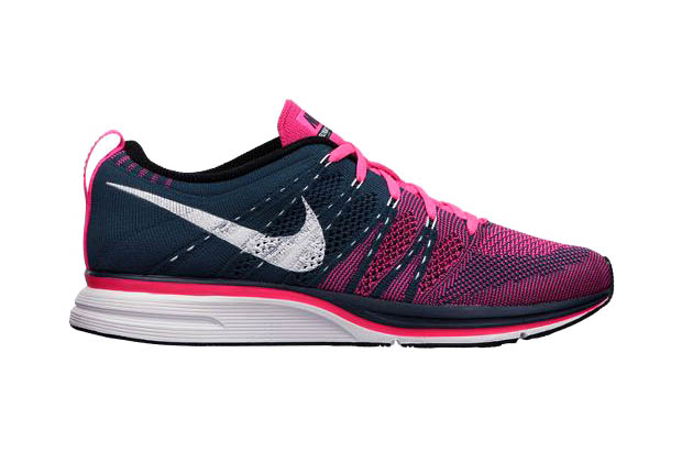 Nike flyknit cheap blue pink