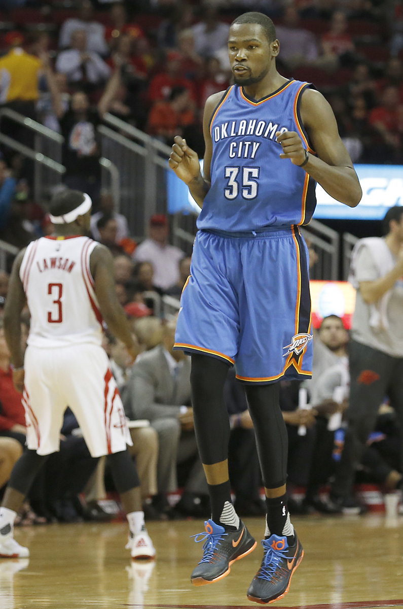 Watch Kevin Durant Lose His Shoe, Still 