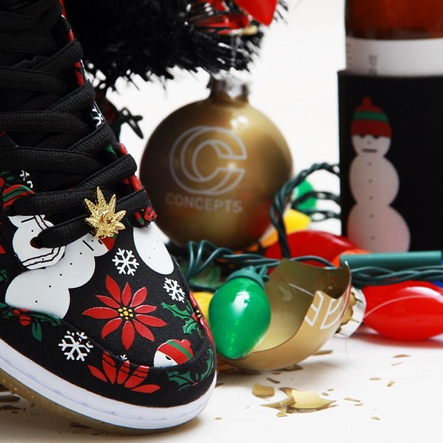 ugly sweater sb dunks