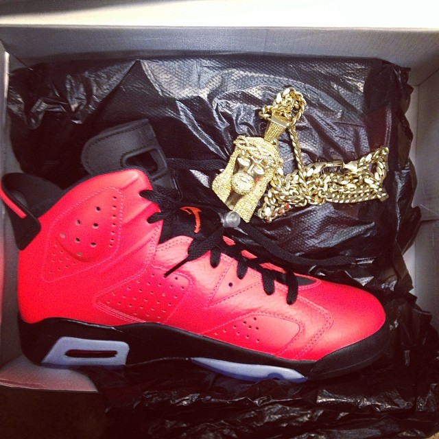 Soulja Boy Picks Up Air Jordan VI 6 Infrared 23