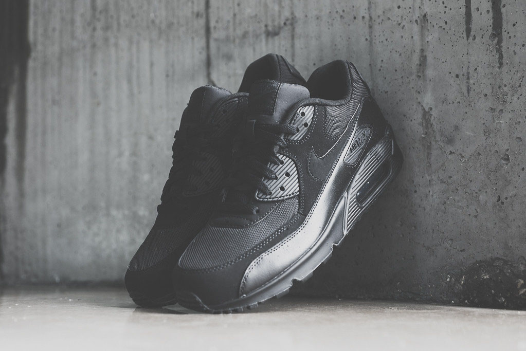 nike air max 90 triple black leather