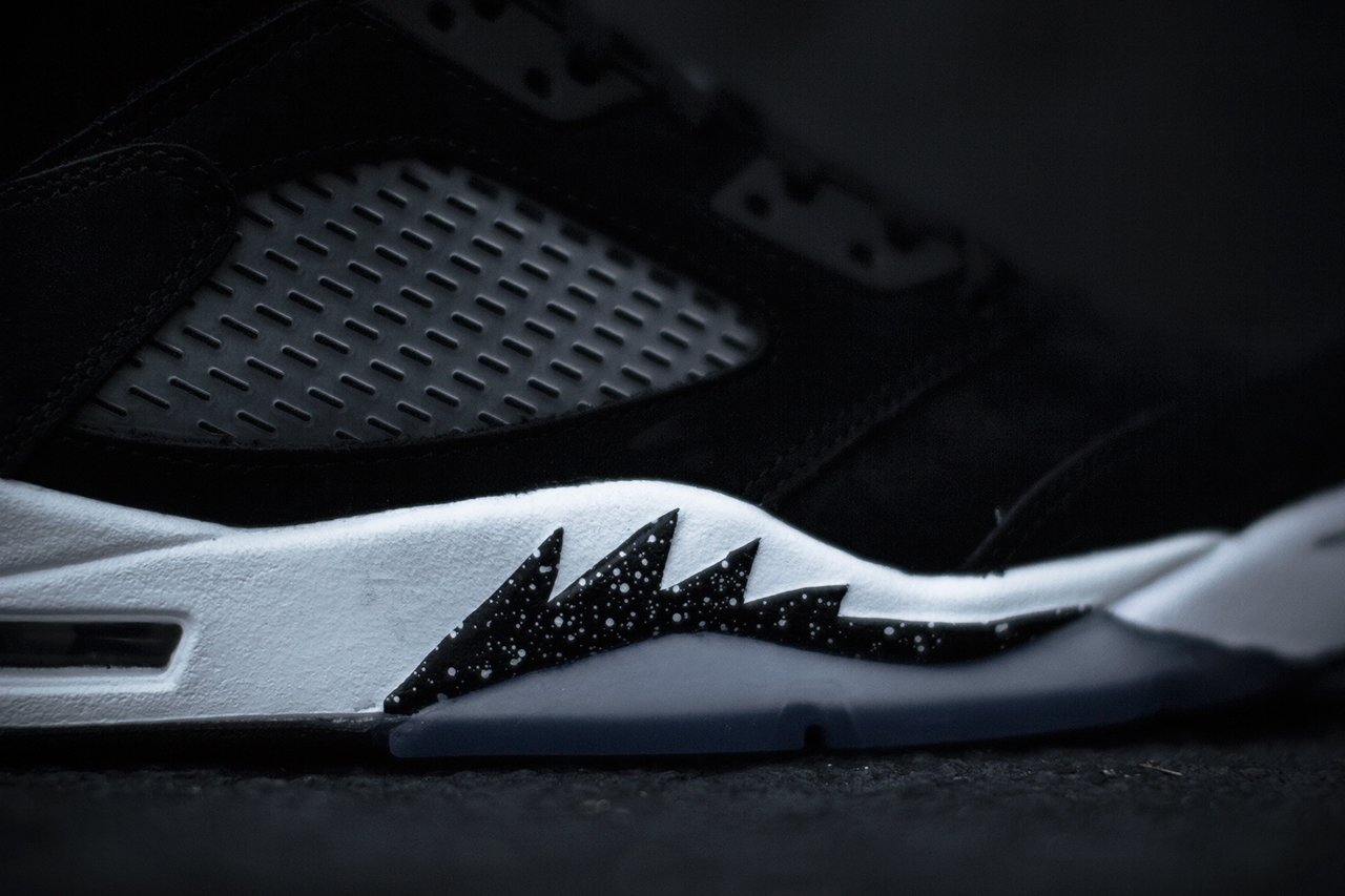 Air Jordan 5 Retro Oreo midsole splatter detail