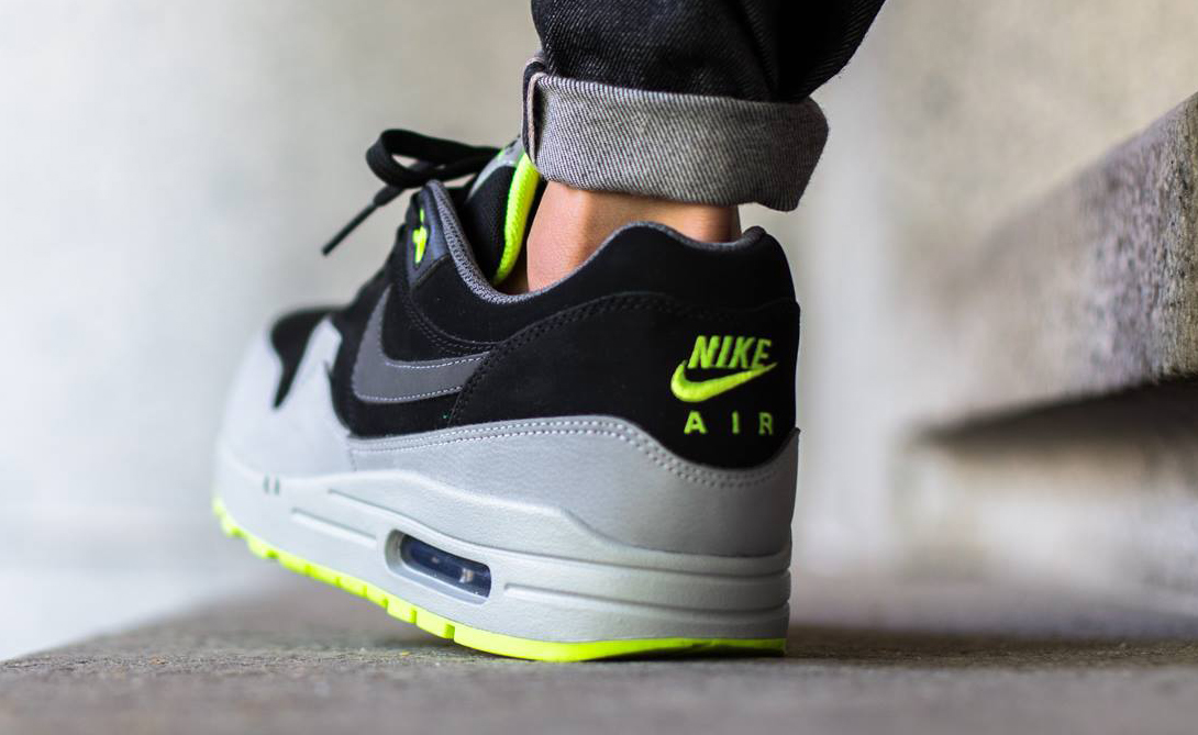 nike air max 1 neon