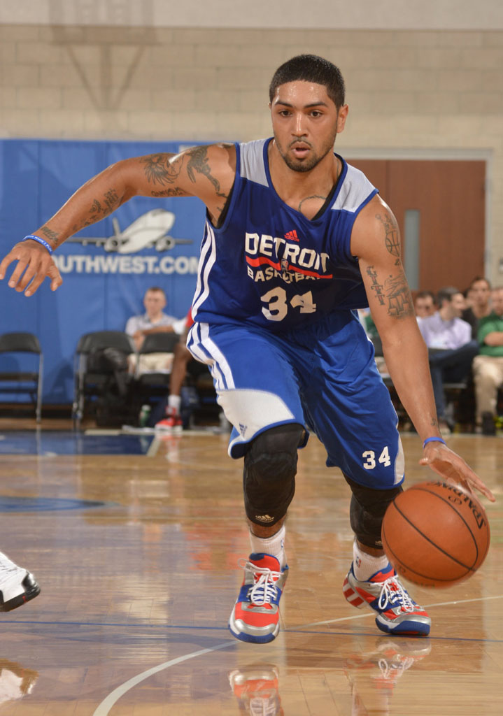 Peyton Siva wearing adidas Regulate PE