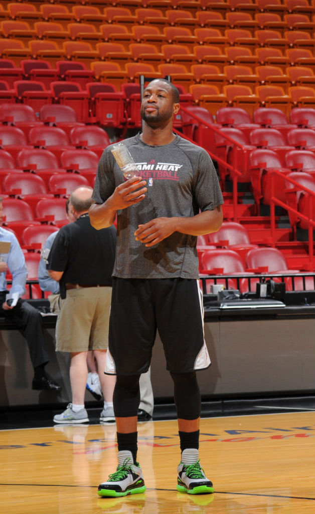 Dwyane Wade wearing Li-Ning Way of Wade Encore Grey Black Green (1)