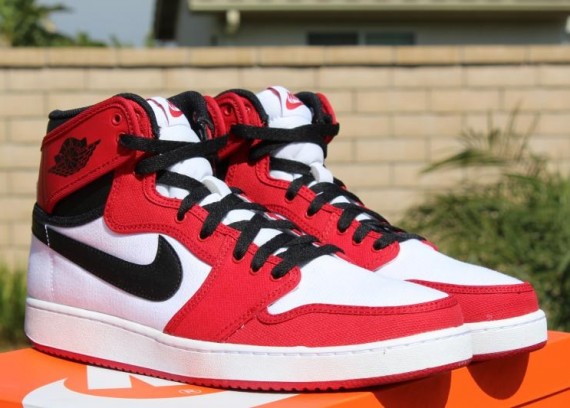 Best Look Yet At This Month's 'Chicago' Air Jordan 1 Retro