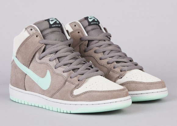 Nike SB Dunk High - Soft Grey/Medium 