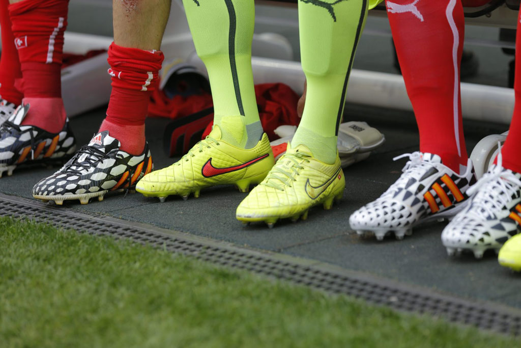 puma mismatched cleats