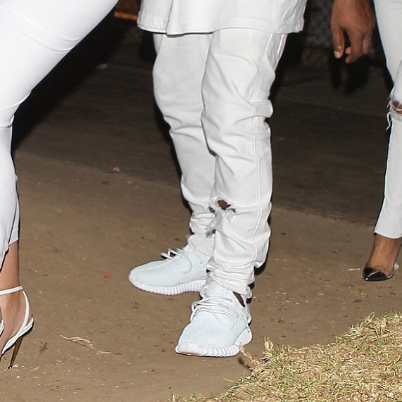 Sprede Installere kærtegn Kanye West Debuts All-White adidas Yeezy 350 Boost | Sole Collector