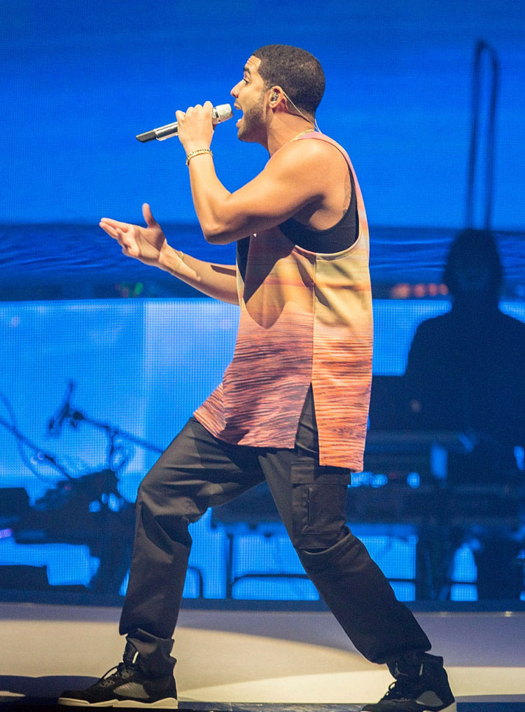 Drake wearing Air Jordan 5 Retro Oreo