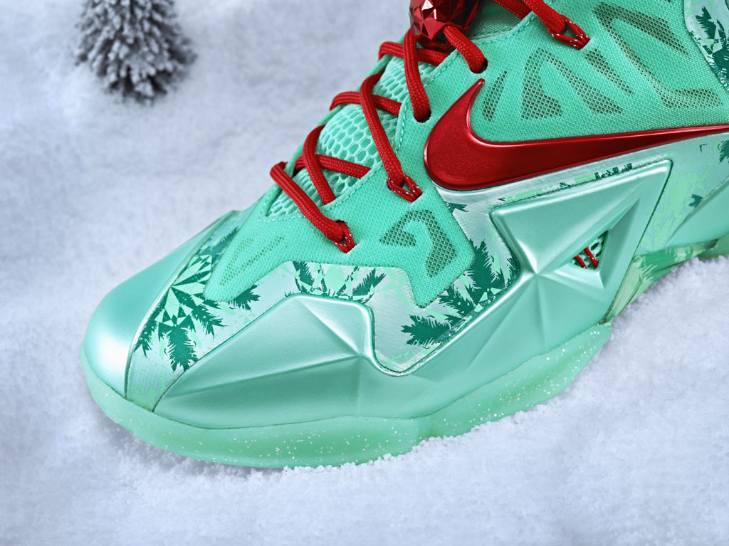 Nike Basketball 2013 Christmas Pack // LeBron 11, Kobe 8 System