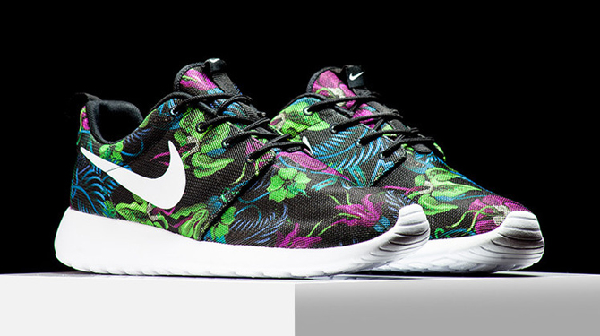 Nike roshe best sale run floral or