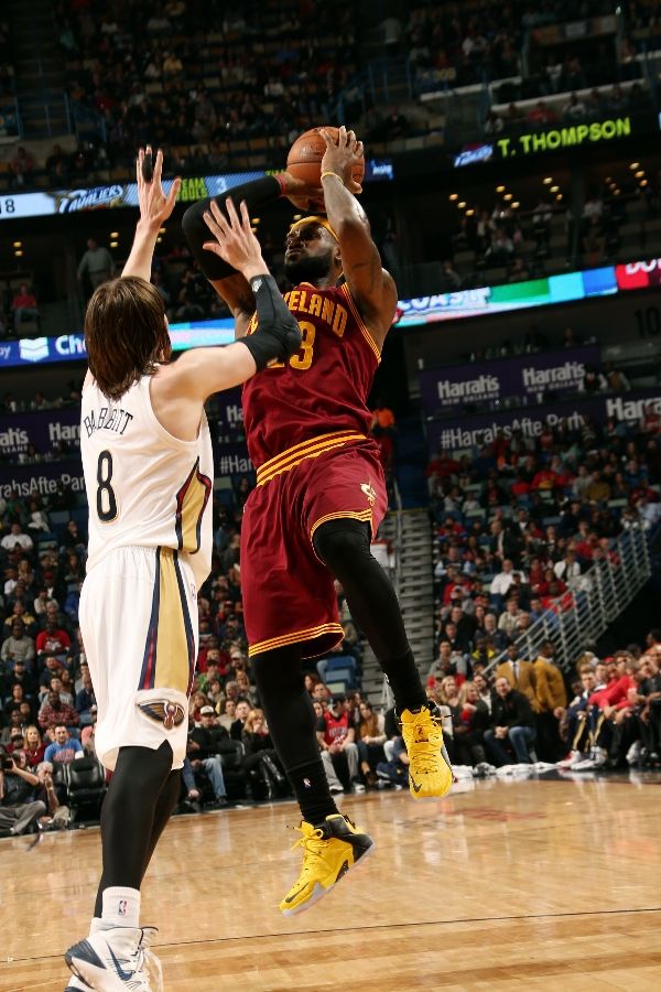 LeBron James wearing Nike LeBron 12 Taxi Yellow/Black PE (4)