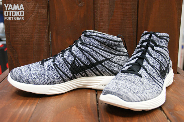 nike flyknit lunar chukka black