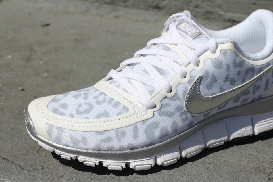 Nike WMNS Free 5.0 V4 Leopard White Metallic SIlver Complex