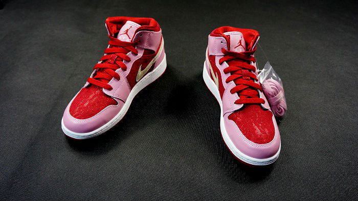 Air Jordan Retro I 1 Mid Premium GS Valentine's Day 2013 (9)