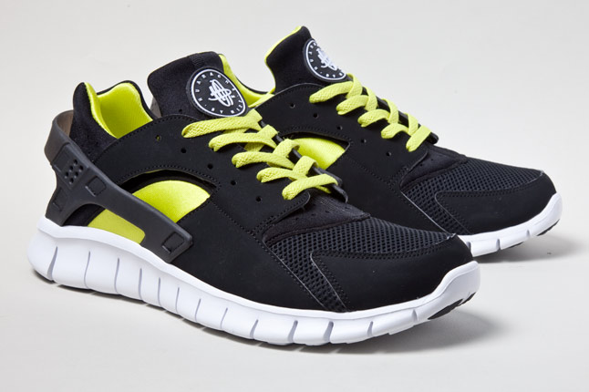 black and yellow nike huarache