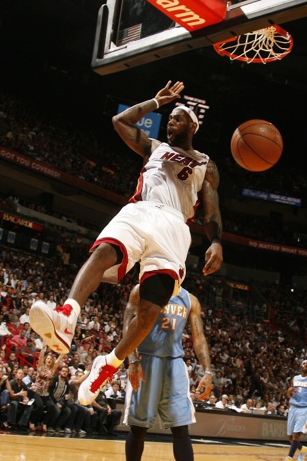 LeBron James Debuts New LeBron 8 V/2 Colorway 