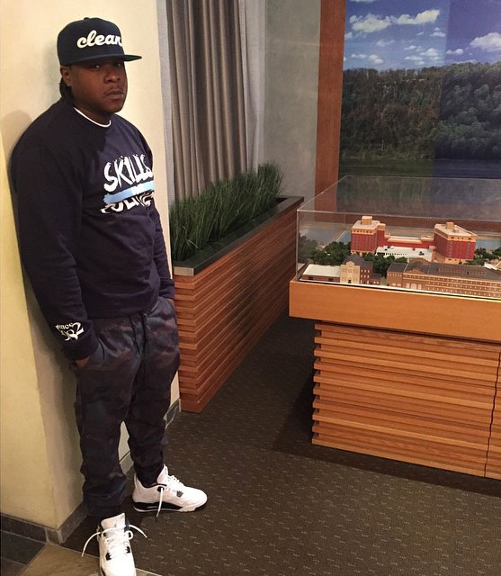 Jadakiss wearing Air Jordan IV 4 Legend Blue