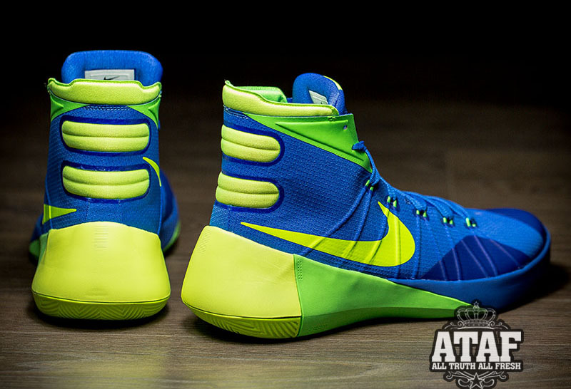 neon green hyperdunks