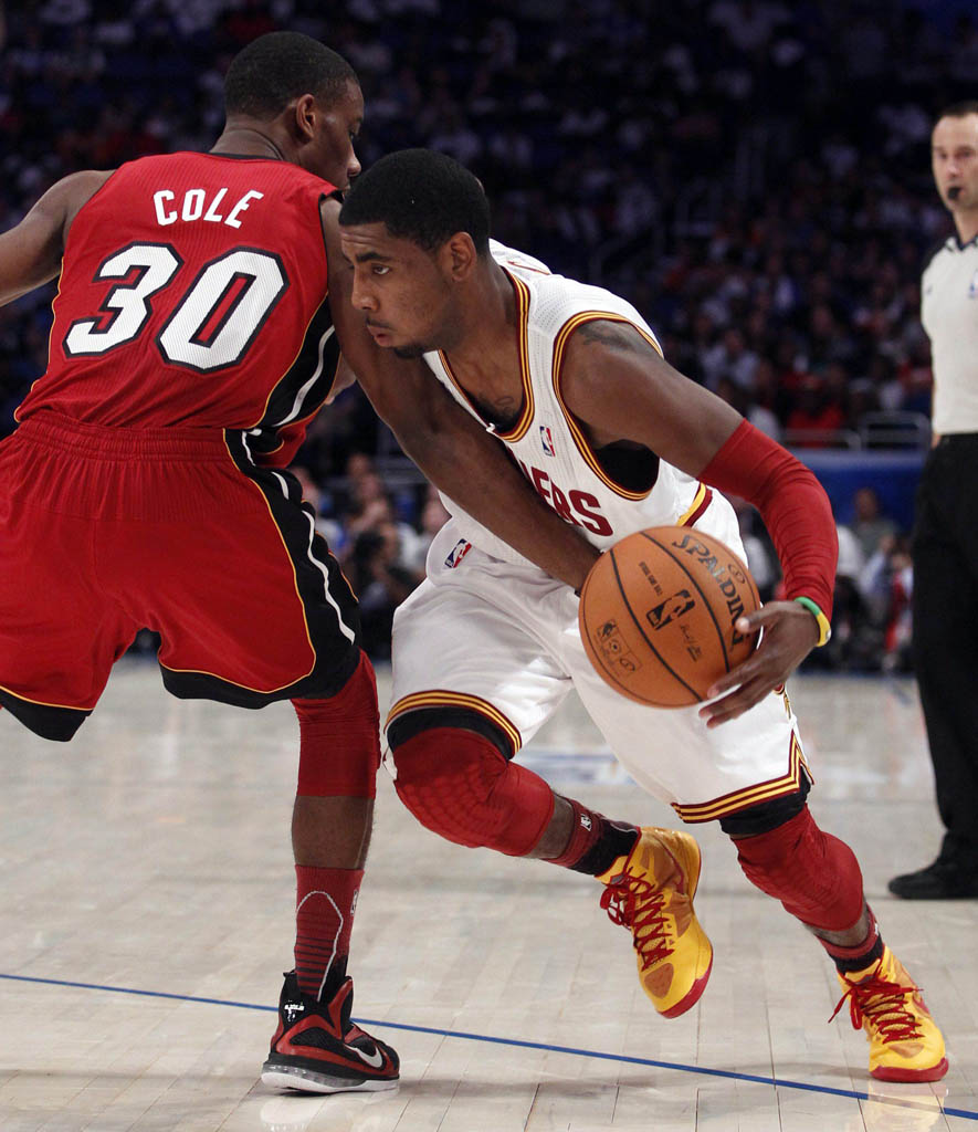 Kyrie irving shop shoes hyperdunk