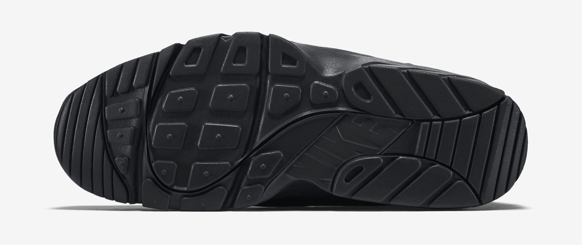 nike air trainer huarache low triple black