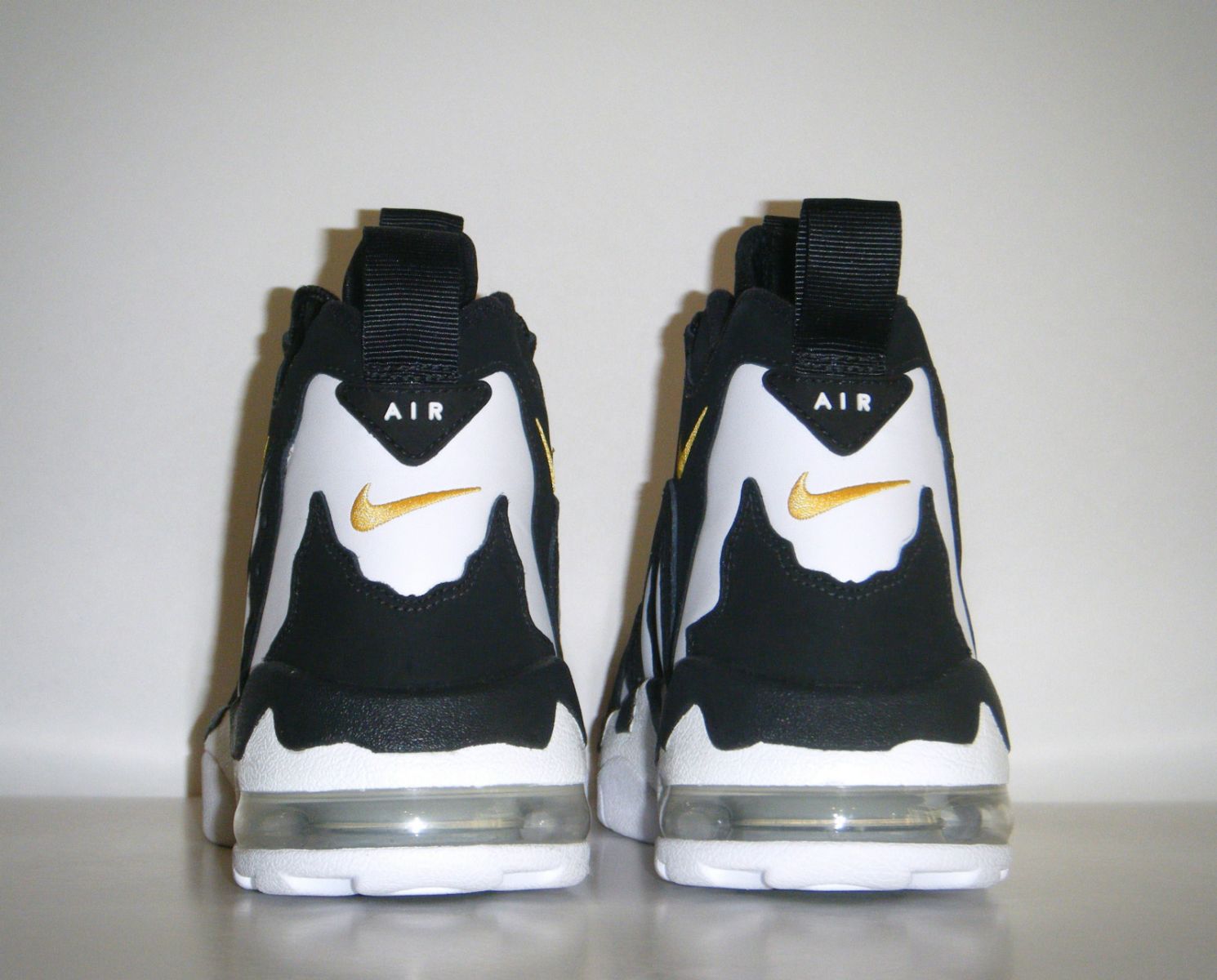 Nike air dt max 96 black and sales white