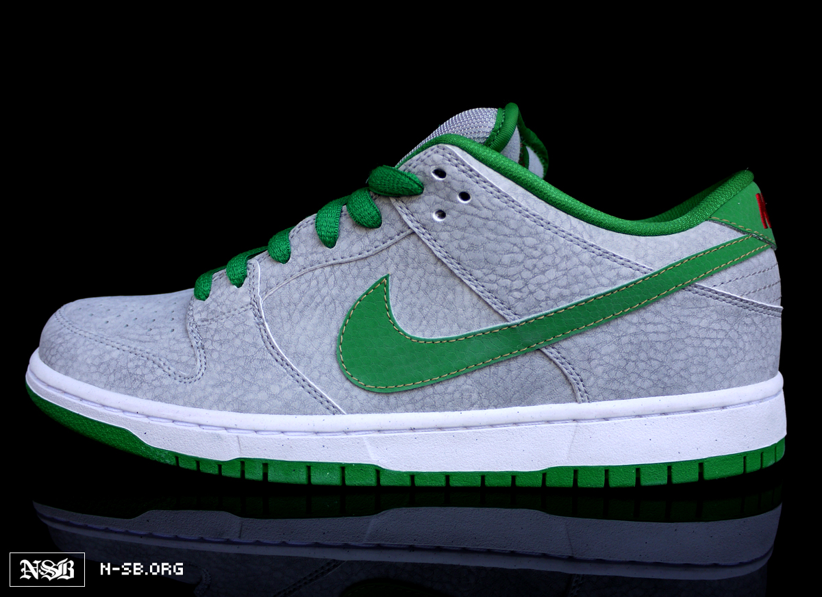 nike dunk medusa