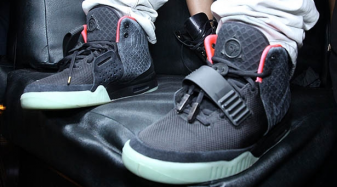 nike yeezy 2 black