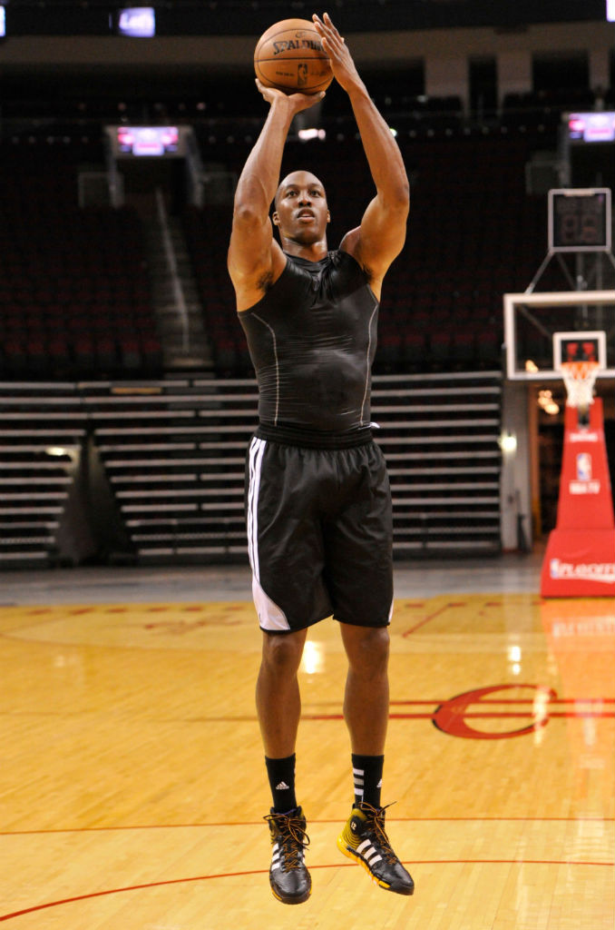 Dwight Howard wearing adidas D Howard 4 Lakers PE (1)