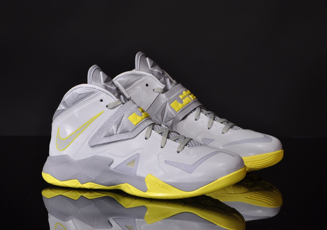 Nike Zoom Soldier VII Pure Platinum Wolf Grey Sonic Yellow