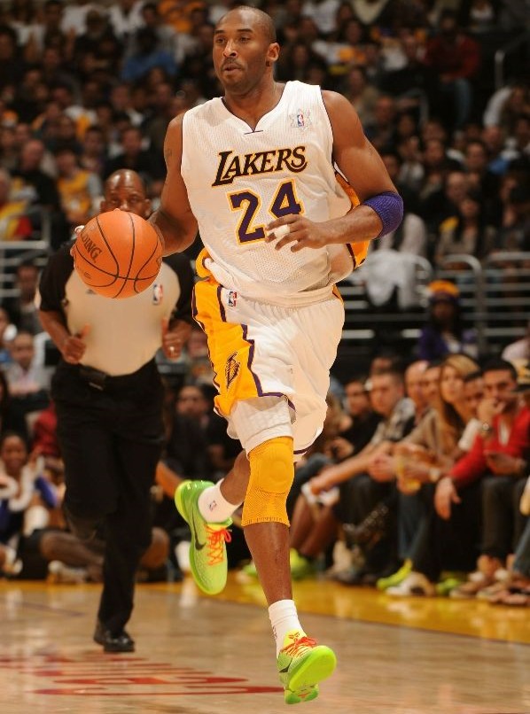 Kobe Bryant wearing the "Grinch" Nike Zoom Kobe VI Christmas