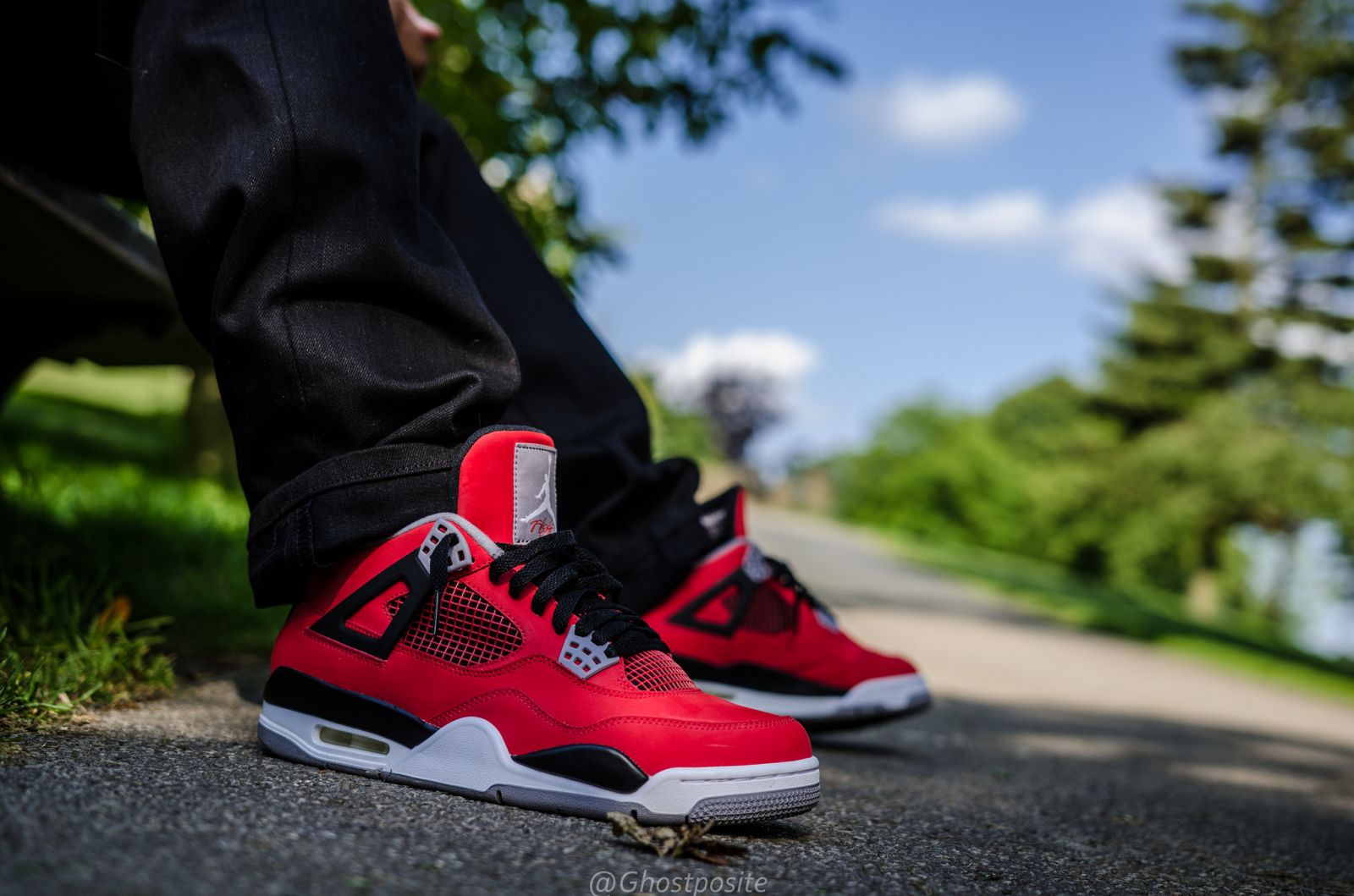 Air Jordan 4 Retro Toro