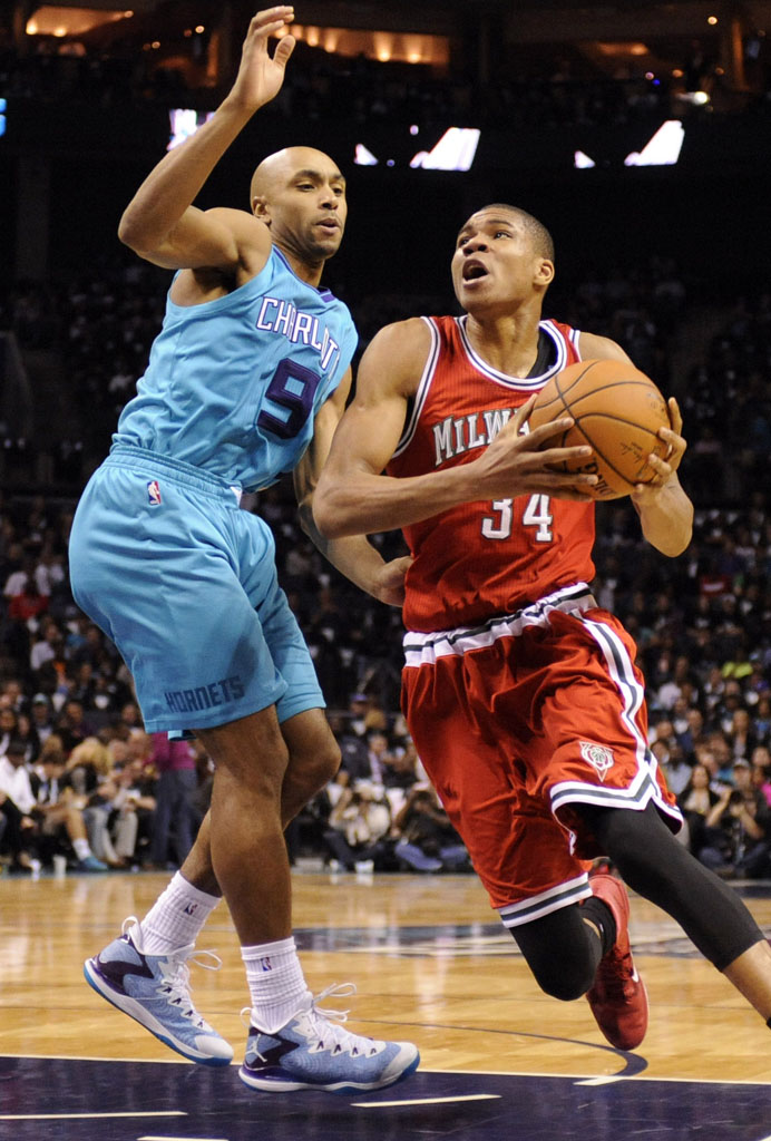 Gerald Henderson wearing the 'Hornets' Jordan Super.Fly 3