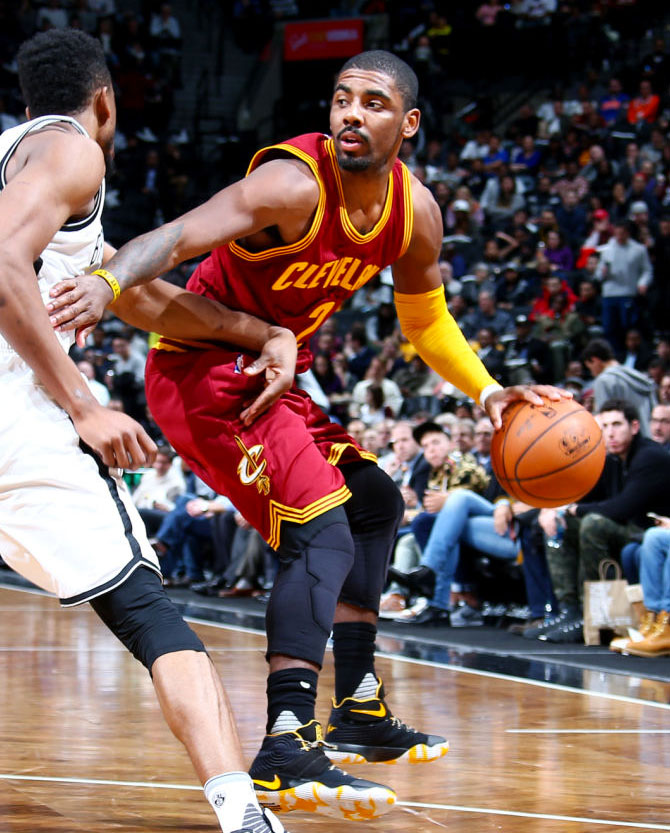 nike kyrie 2 on foot