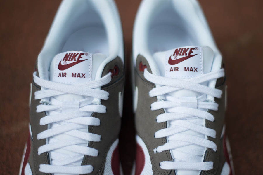 nike air max 1 essential team red white