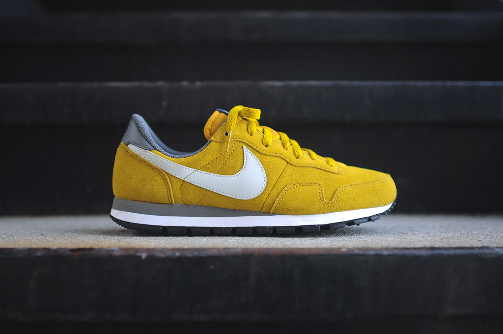 nike air pegasus yellow