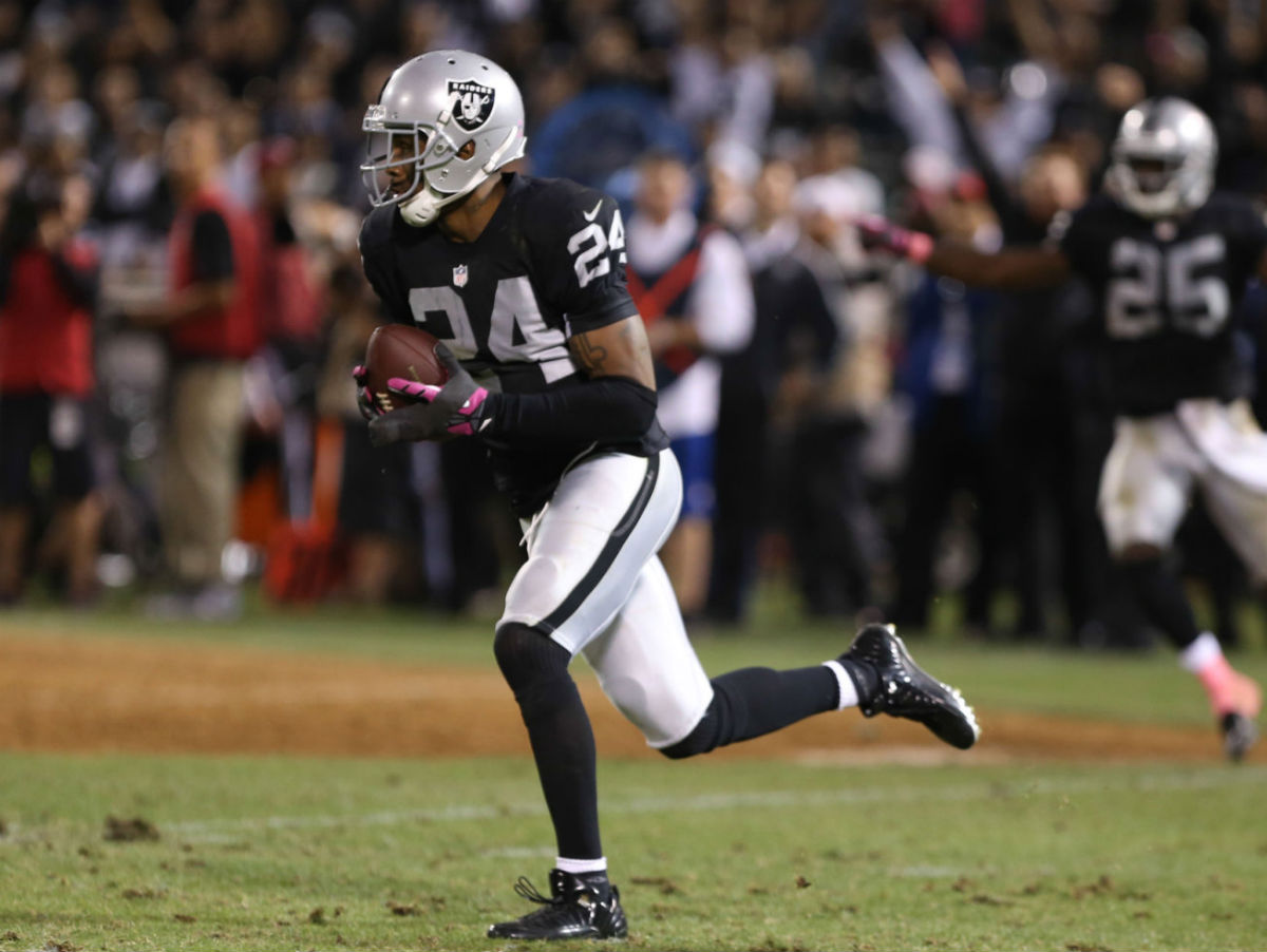 Charles Woodson Wears Air Jordan 12 XII Low Oakland Raiders PE Cleats (2)