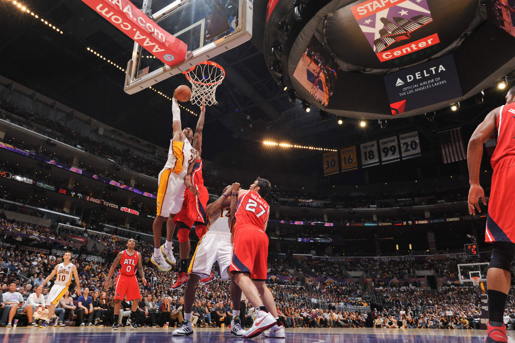 Kobe Bryant Posterizes Josh Smith In Nike Kobe 8 System (9)