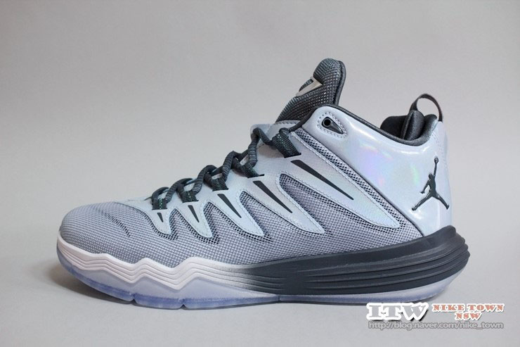 white chris paul shoes