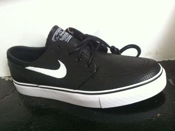 Nike janoski sb zoom on sale black