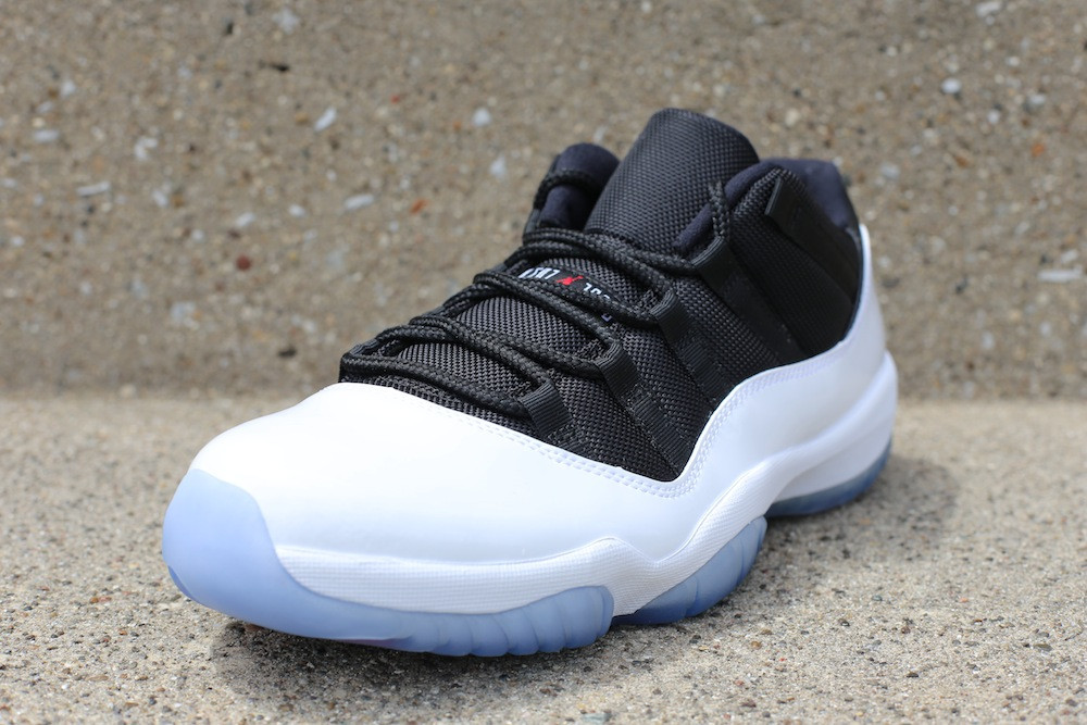 Jordan 11 retro 2025 low white black